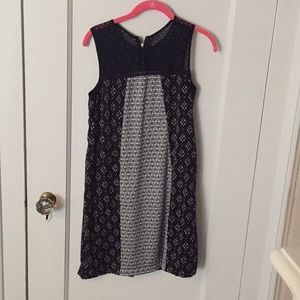 Navy blue and white printed shift dress!